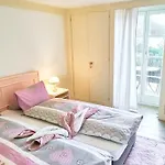 ゲストハウス Doppelroom With Terrace Därligen